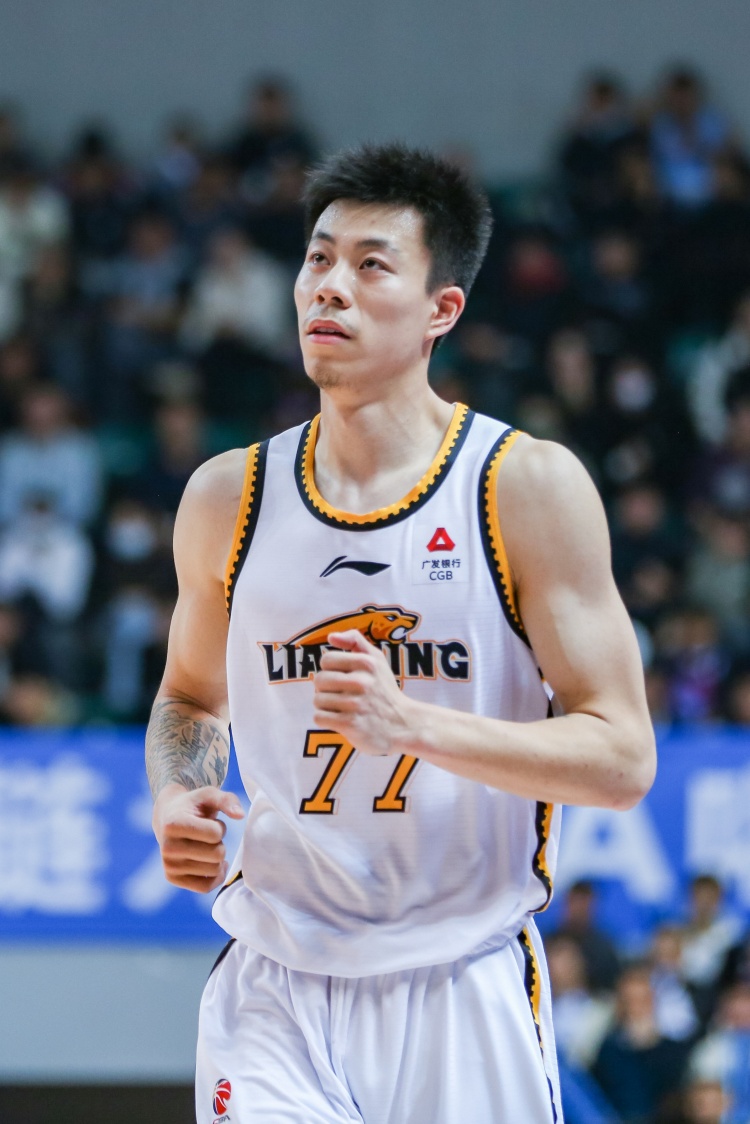 媒体人：张镇麟、韩德君将因伤缺席今晚对阵北控的比赛